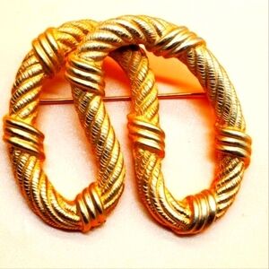Vintage Twisted Rope Gold Tone Brooch
